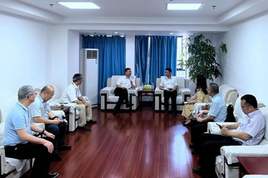 郵儲銀行廣西區(qū)分行黨委委員、 副行長高山一行到中小擔保座談交流