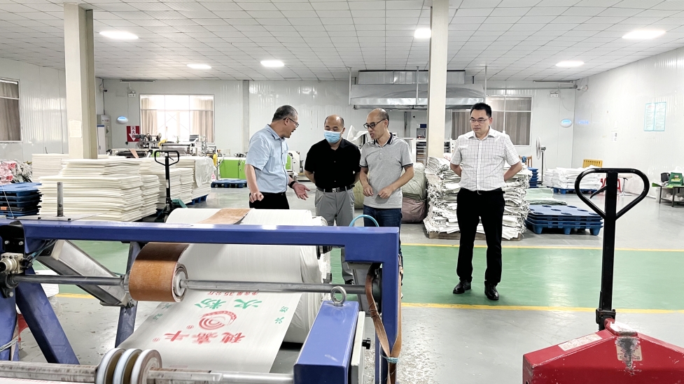 集團領導到中小擔保南寧營業(yè)部客戶企業(yè)調研